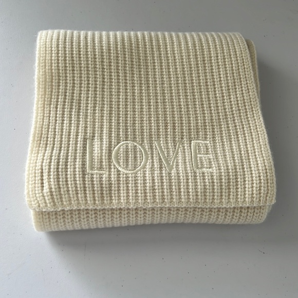 NWT LITA by Ciara 100% Cashmere Ivory LOVE Rib Scarf - Picture 2 of 7
